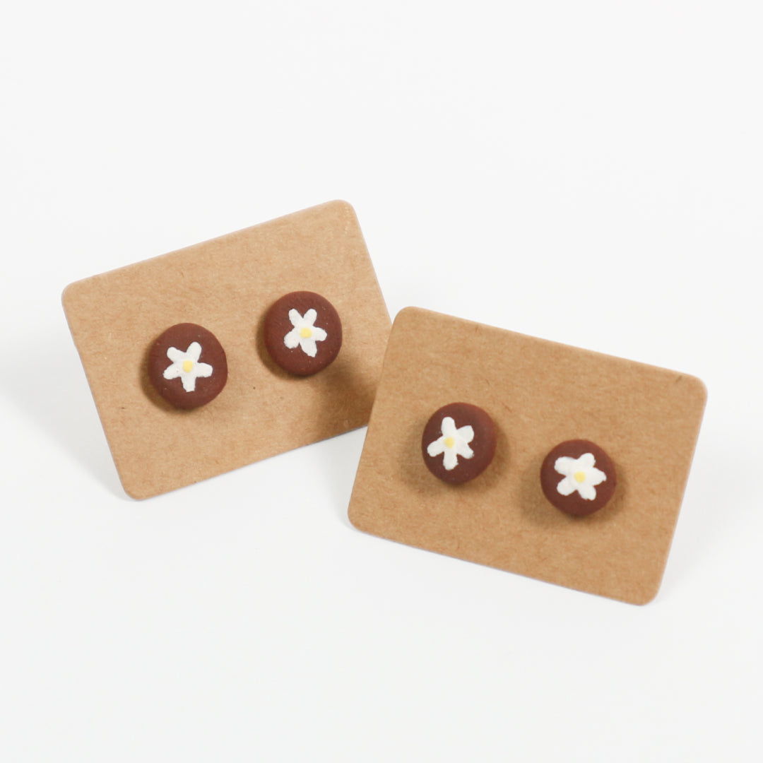 russet-daisy-ceramic-stud-earrings-product-leap-and-linger-by-nhichancanh-190925-4