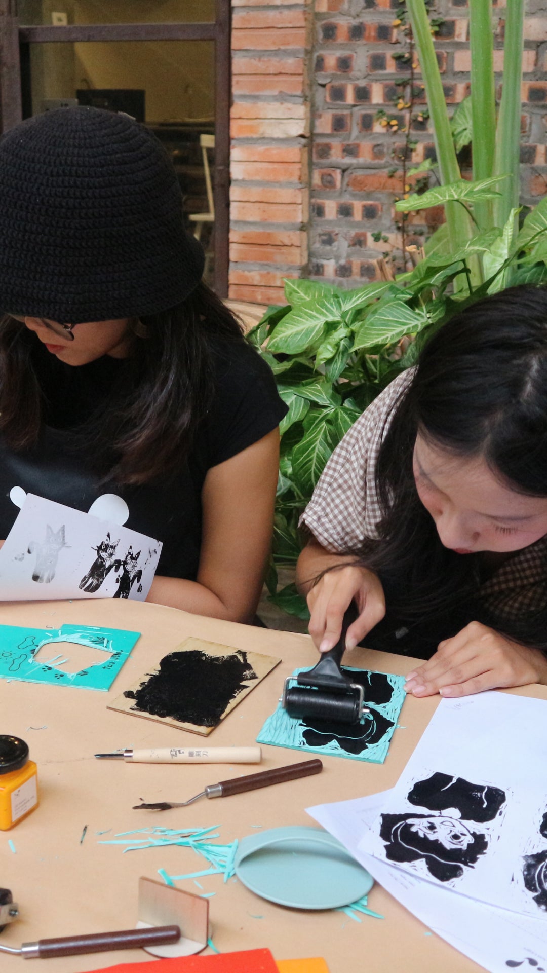 Leap-And-Linger-Moments-Workshop-Linocut-and-Stamp-collab-with-Nghe-Nghe-Art-Fair-1