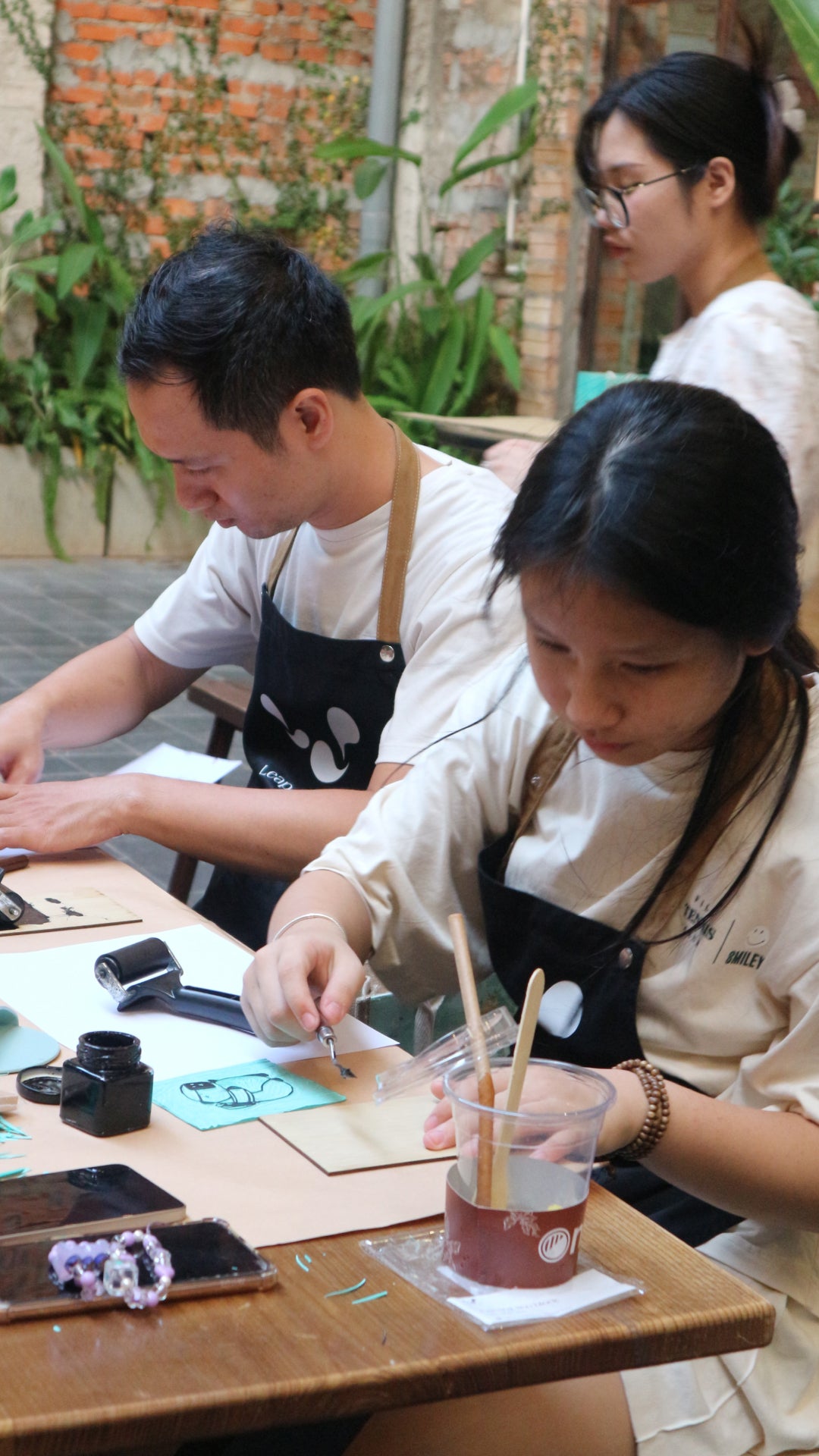 Leap-And-Linger-Moments-Workshop-Linocut-and-Stamp-collab-with-Nghe-Nghe-Art-Fair-5