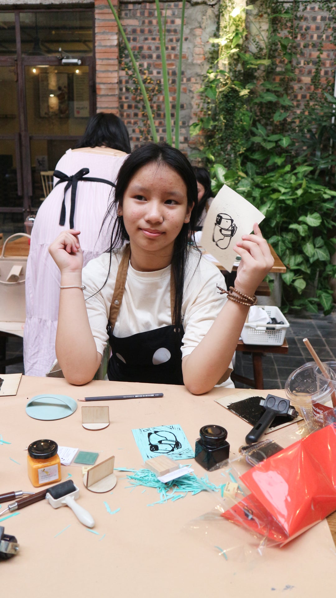 Leap-And-Linger-Moments-Workshop-Linocut-and-Stamp-collab-with-Nghe-Nghe-Art-Fair-9