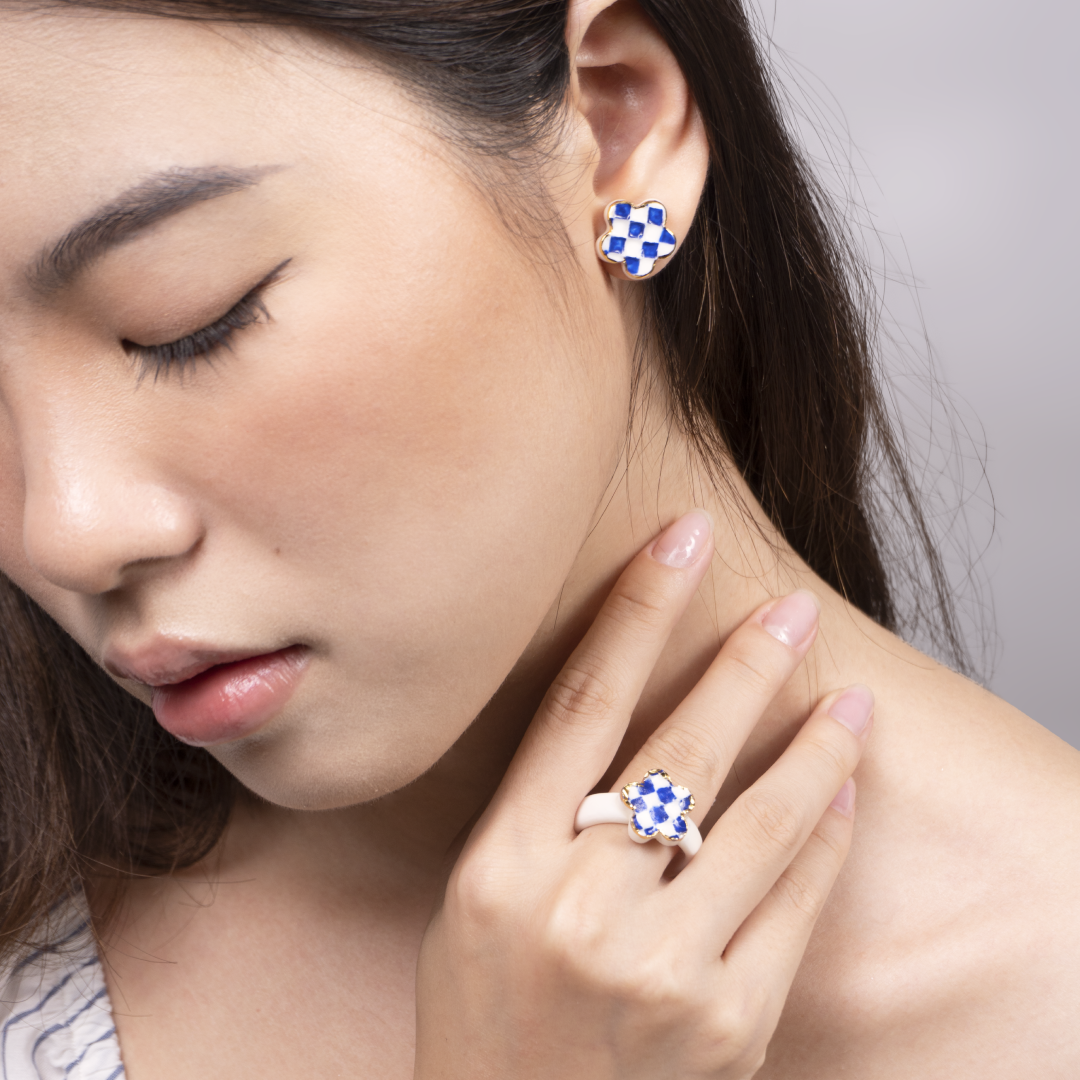 Khuyên tai sứ Légal (Vẽ tay và Vàng 24K) | BST Queen gambit