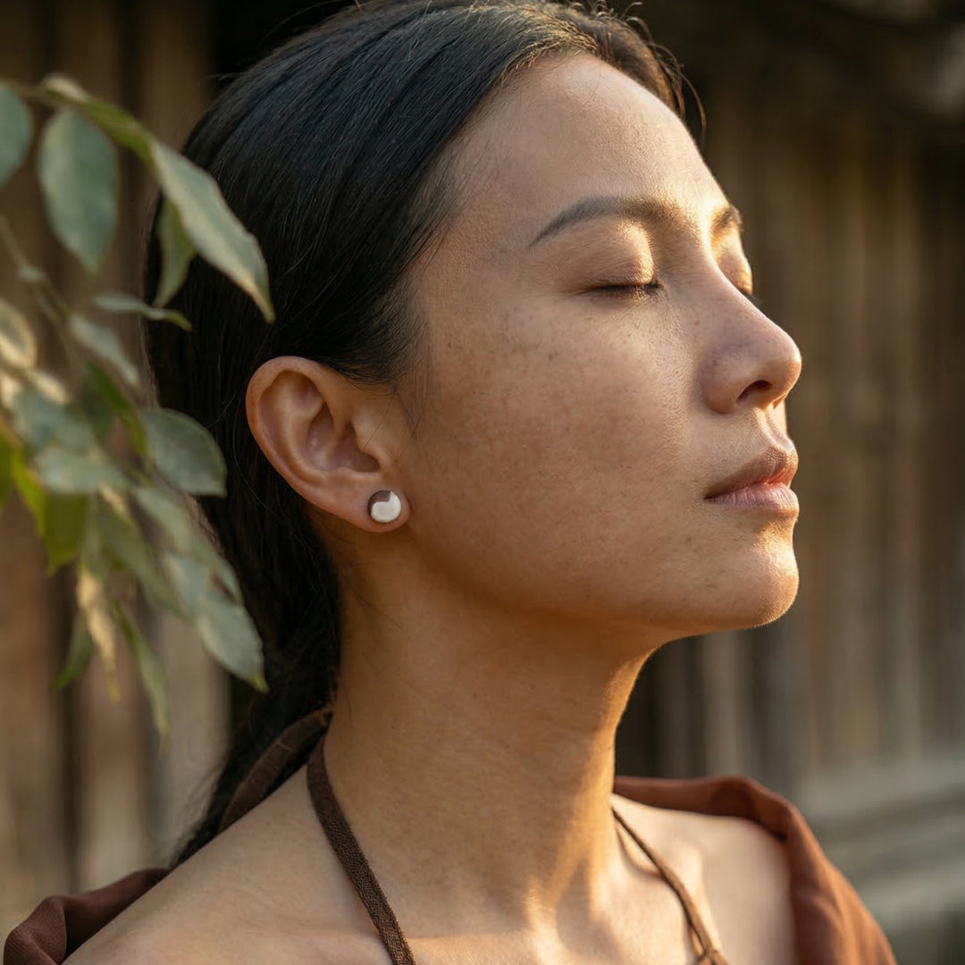 Nụ khuyên tai gốm mộc "Nguyệt" | BST MỘC MẠC