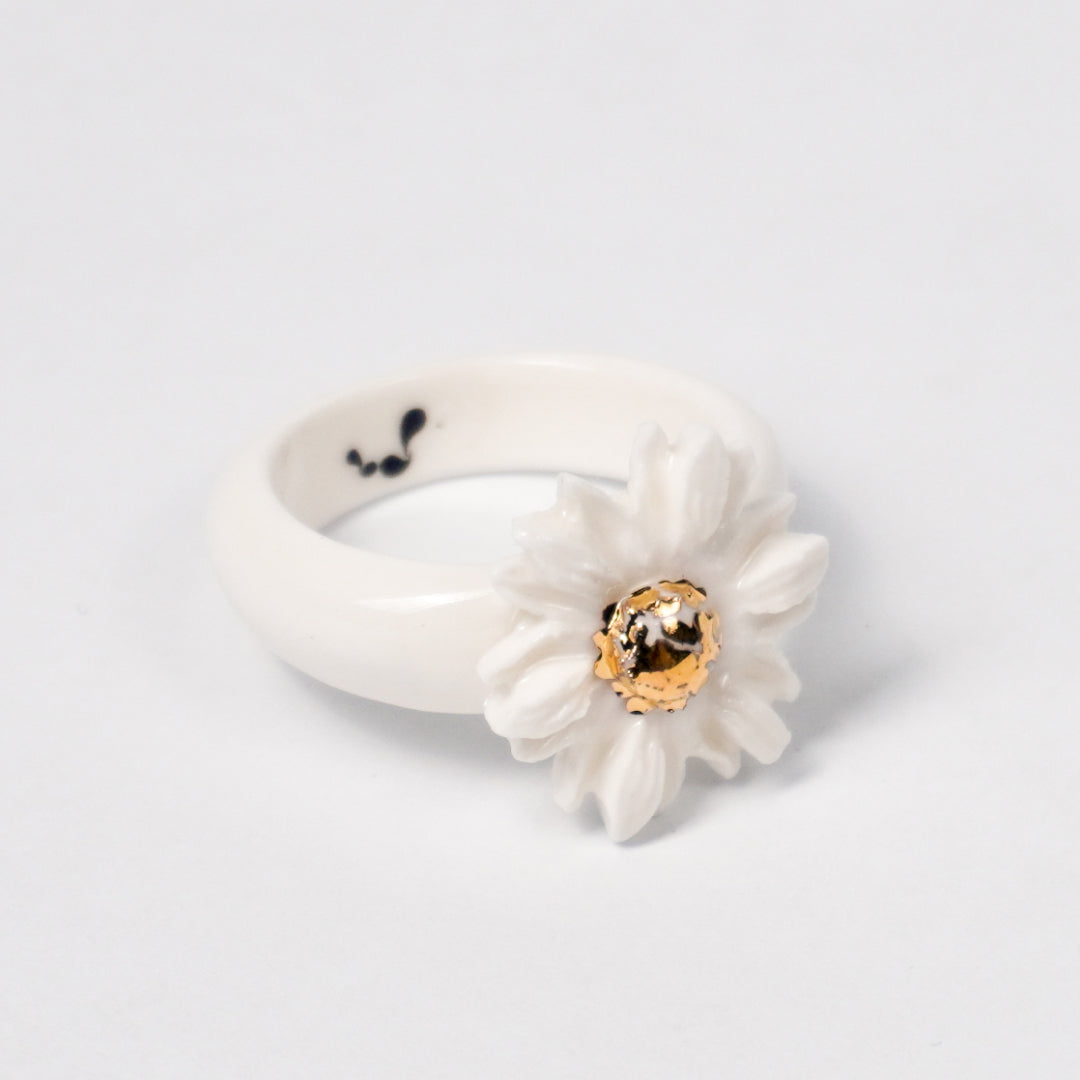 the-endless-flower-garden-shy-daisy-edition-with-24k-gold-ceramic-ring-Leap-And-Linger-Product-Rings-by-Nomi-Bui-2nd-Angle